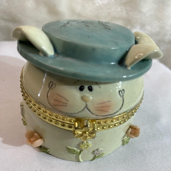 Vintage Trinket Box Approximately 2 1/2” Tall - Picture 1 of 8